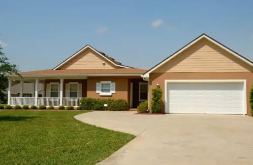 A detached single-storey house with an attached garage and front lawn